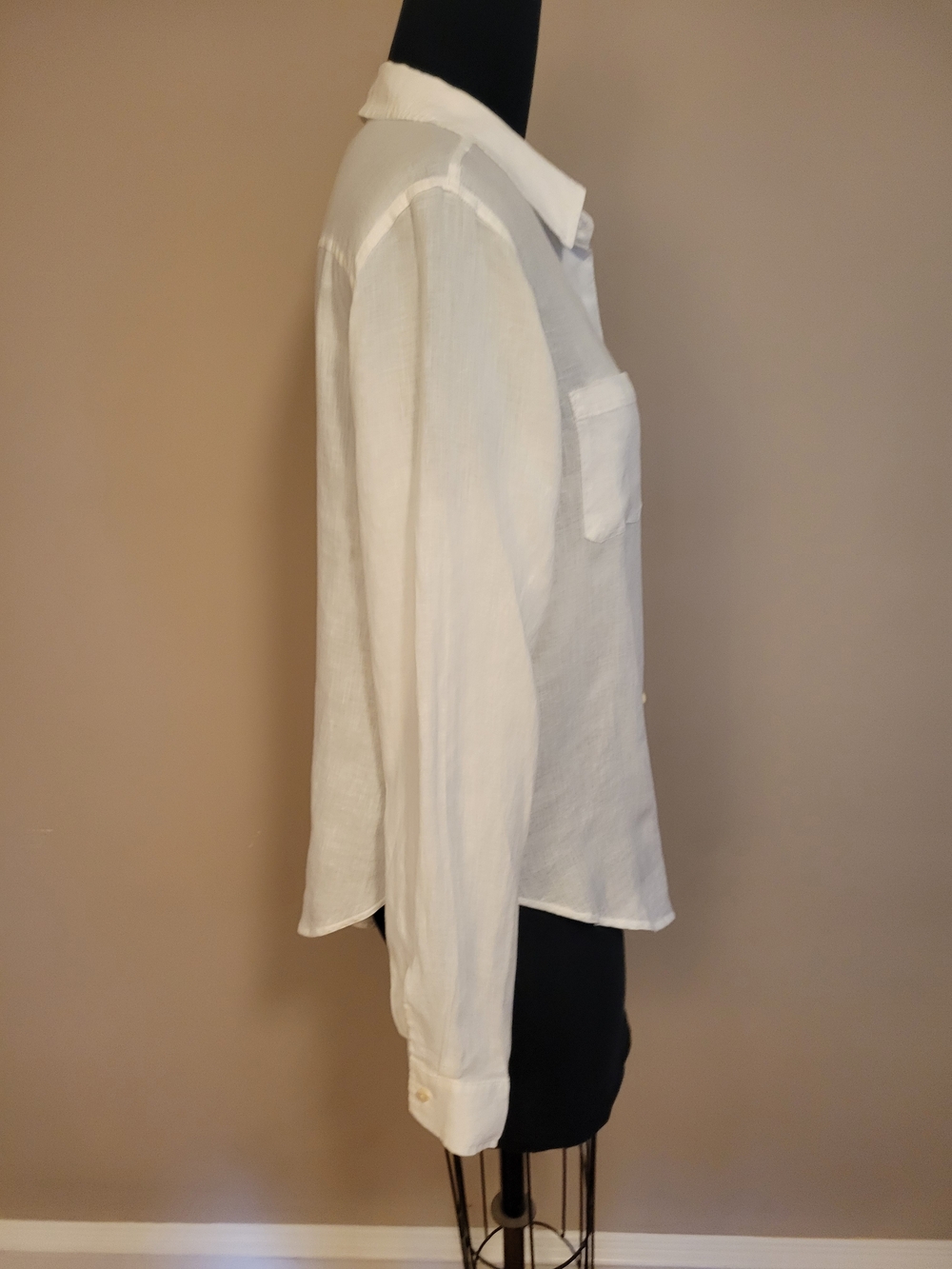 Lilly Pulitzer Sea View 100% Linen Classic White Button-Down Women's Shirt - Picture 5 of 8